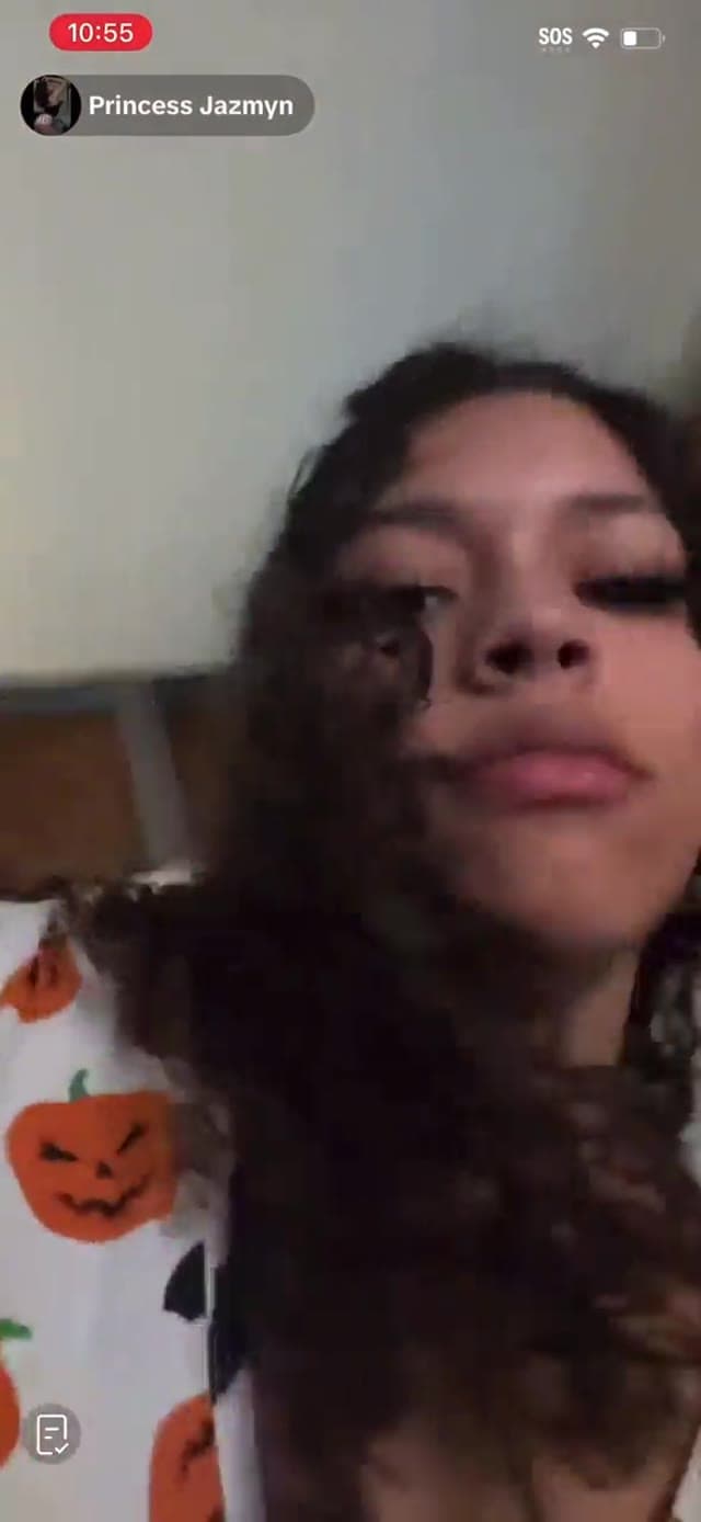 Sexy 19 yo Lightskin Teen Jazmyn Flashing Titties & Pussy & Twerking On Tiktok