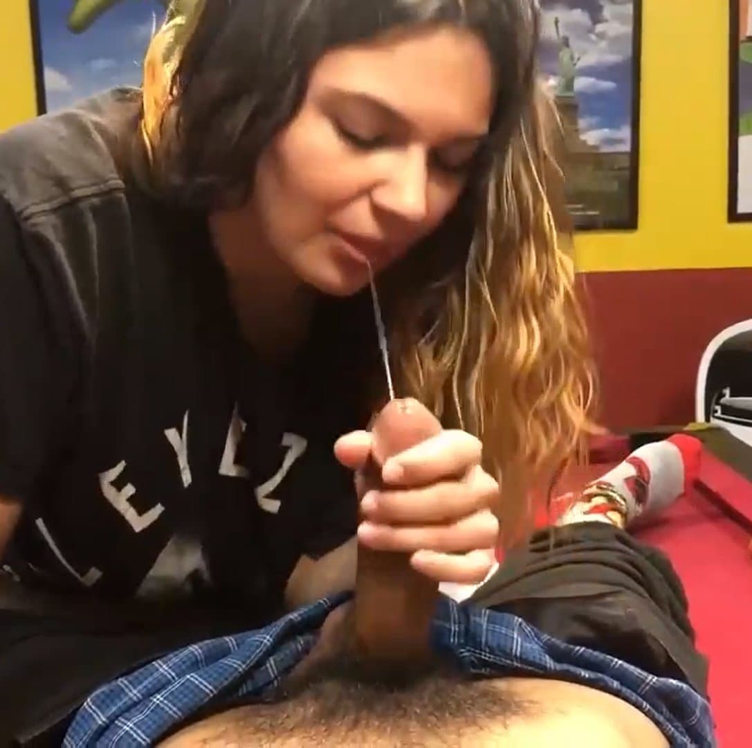 Latina Sloppy Oral In An Empty Restaurant