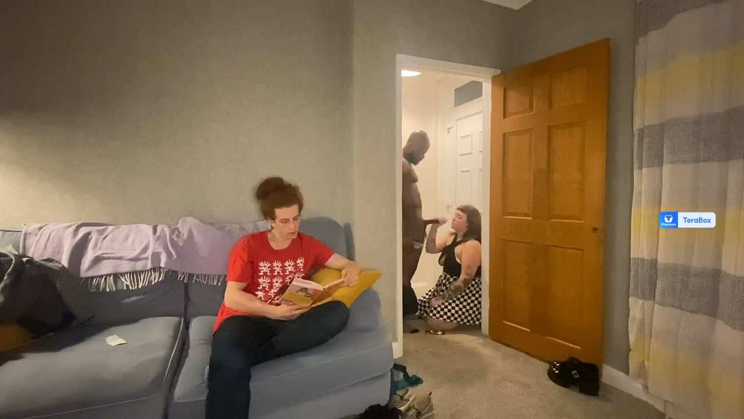 BBC fucking Girlfriend And Cuckold Reading Book.